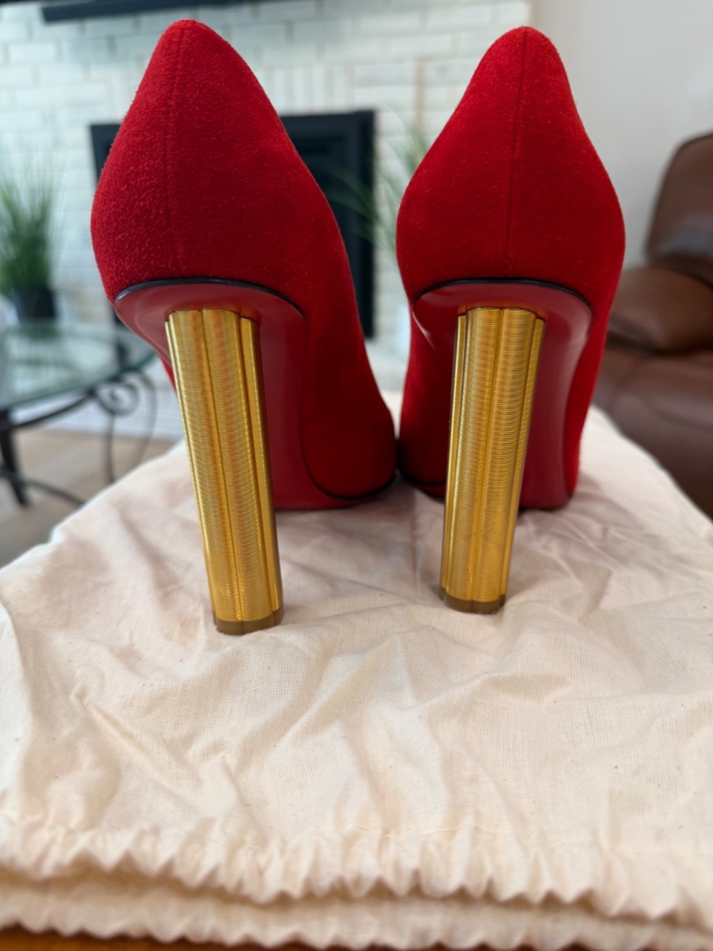 Salvatore Ferragamo Bari X5 Lipstick Red Suede Gold Heel Pumps Size 8 B - Picture 3 of 5